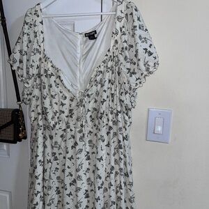 Hot Topic Women’s Plus Cottage Core Dress with Sweetheart Neckline